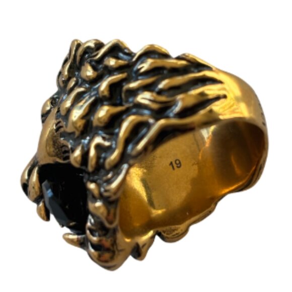 Gucci Lion Head Ring with Black Crystal - Picture 3 of 5